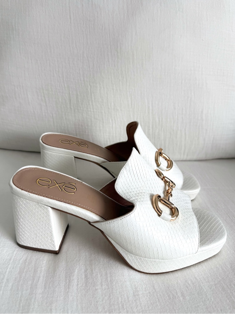 EXÉ White Leather Mule Block Heel Sandals